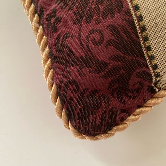 Bess Brand damask  Tapestry One Pillow Vase with flowers design - Picture 7 of 7